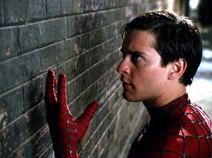 بعد مرور 16 عامًا خطأ ساذج في أول أفلام سلسلة الرجل العنكبوت «Spider Man» .. هل لاحظته؟