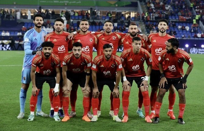 صفقة الأهلي الأولى تثير حماس الجماهير بصورة من المطار.. اللاعب يصل القاهرة اليوم