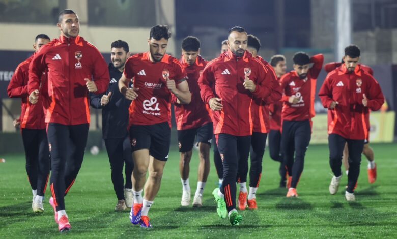 إصابة بقطع في الرباط الصليبي تضرب الأهلي.. لاعب الفريق في موقف صعب