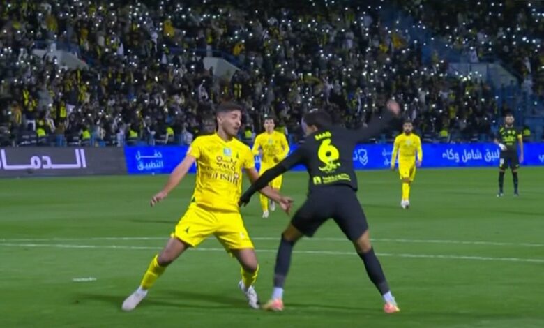 محمد شريف ينقذ الخليج بركلة جزاء في الوقت القاتل أمام الاتحاد والنصر يهزم الوحدة